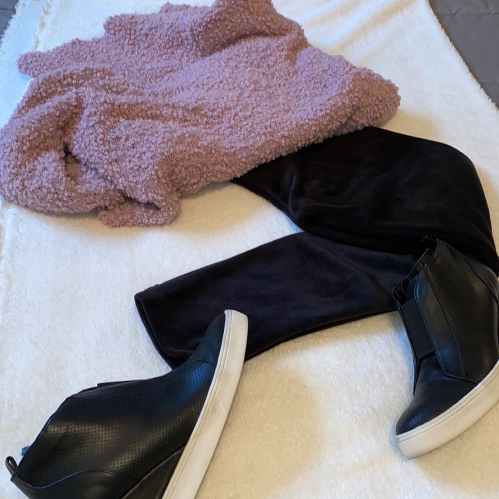 Valor Black Leggings, fits like a glove